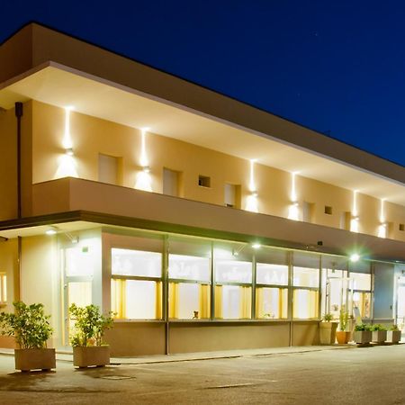 Hotel Ristorante Cesare Savignano sul Rubicone Exterior foto