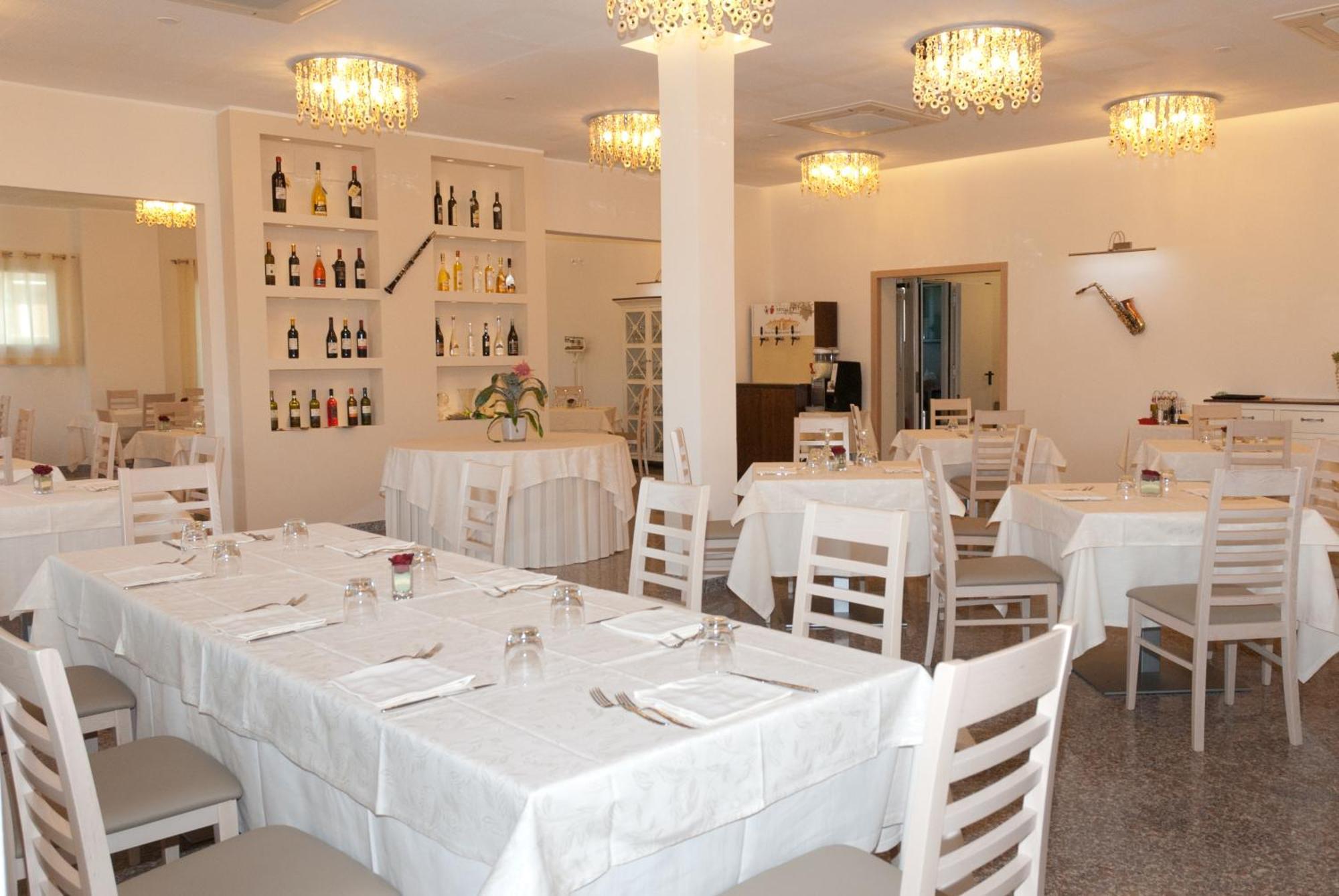 Hotel Ristorante Cesare Savignano sul Rubicone Exterior foto