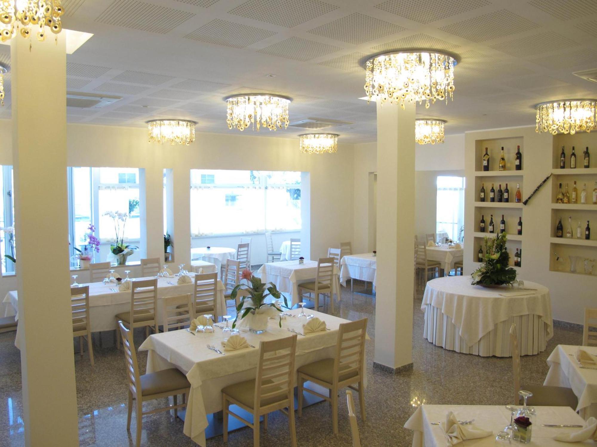 Hotel Ristorante Cesare Savignano sul Rubicone Exterior foto