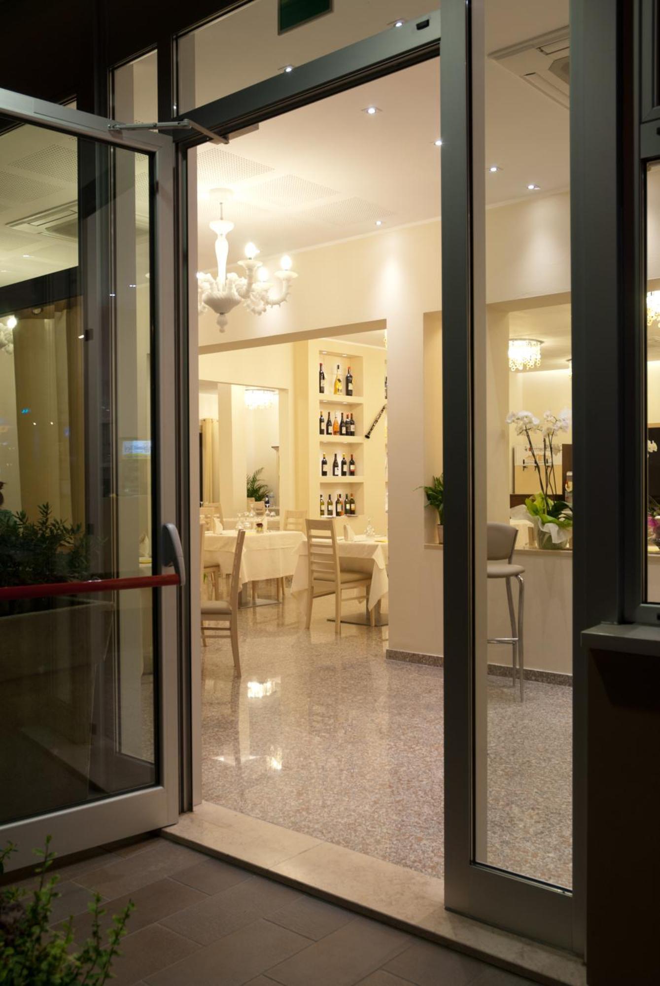 Hotel Ristorante Cesare Savignano sul Rubicone Exterior foto